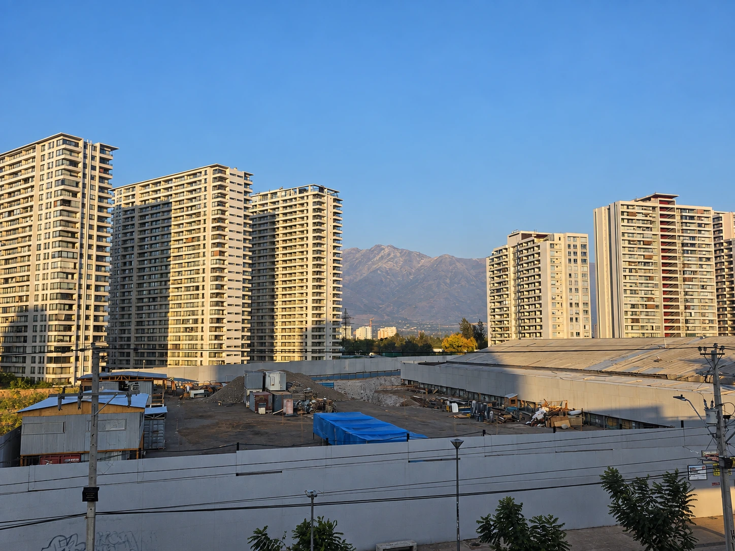 Edificios y entorno urbano de Macul